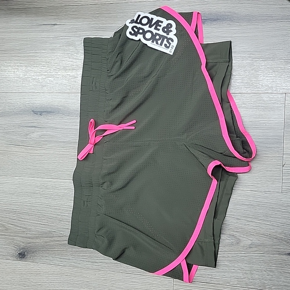 LOVE &SPORTS SHORTS.